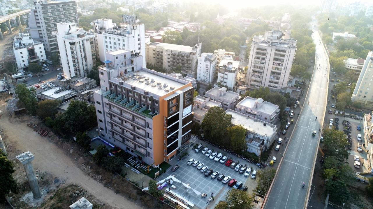 Apricot Hotel , Ahmadábád Kültér fotó